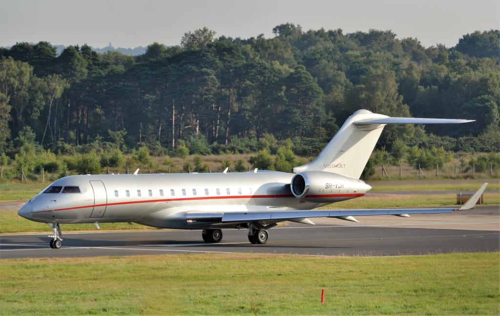 Photo of aircraft 9H-VJR operated by VistaJet Malta