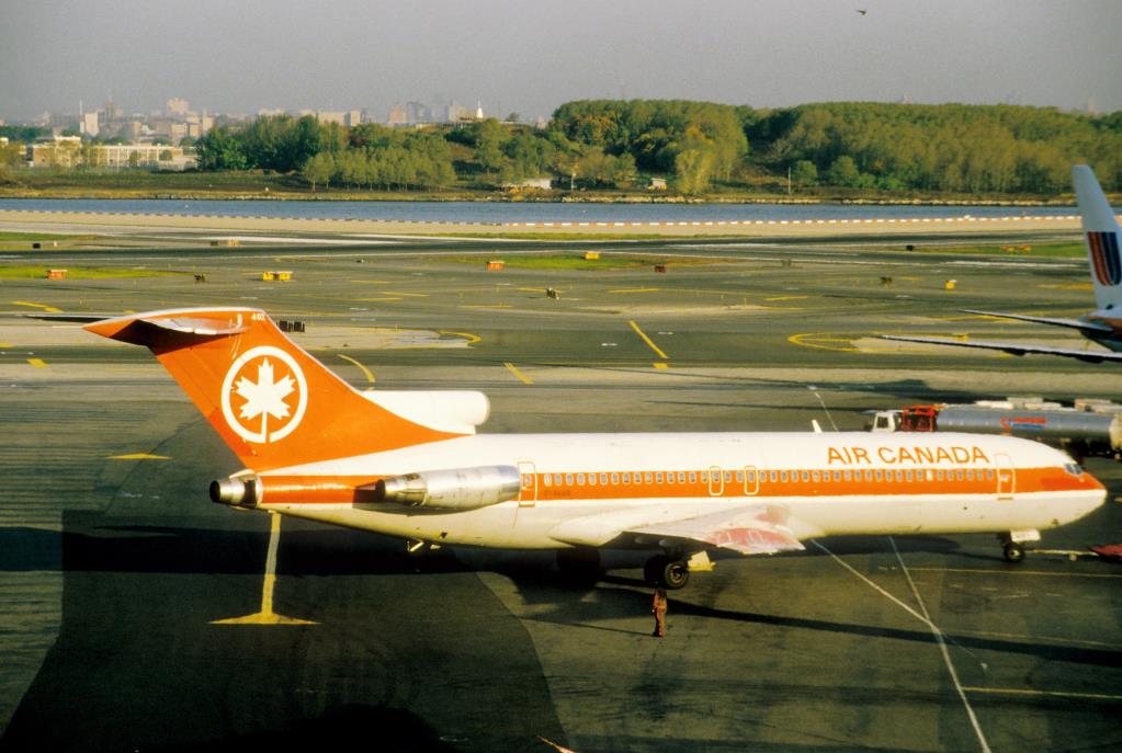 Photo of aircraft C-GAAB operated by Air Canada