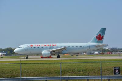 Photo of aircraft C-FPWD operated by Air Canada