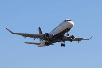 Photo of aircraft N302SY operated by Delta Connection