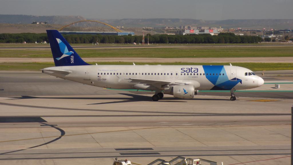 Photo of aircraft CS-TKP operated by SATA International