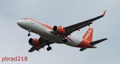Photo of aircraft G-UZHO operated by easyJet