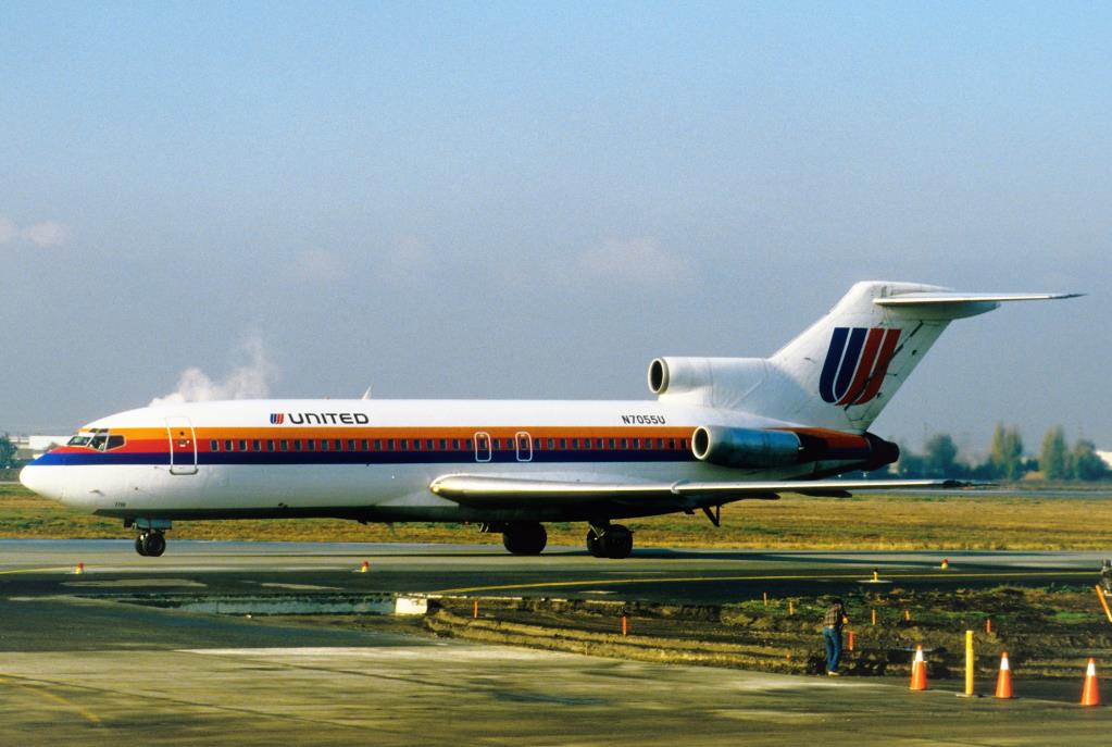 Photo of aircraft N7055U operated by United Airlines