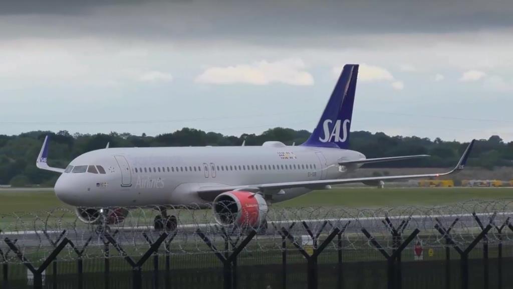 Photo of aircraft EI-SIB operated by SAS Scandinavian Airlines Connect