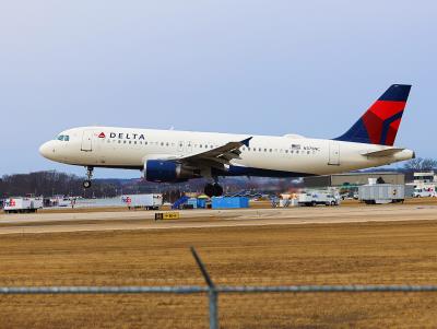 Photo of aircraft N375NC operated by Delta Air Lines
