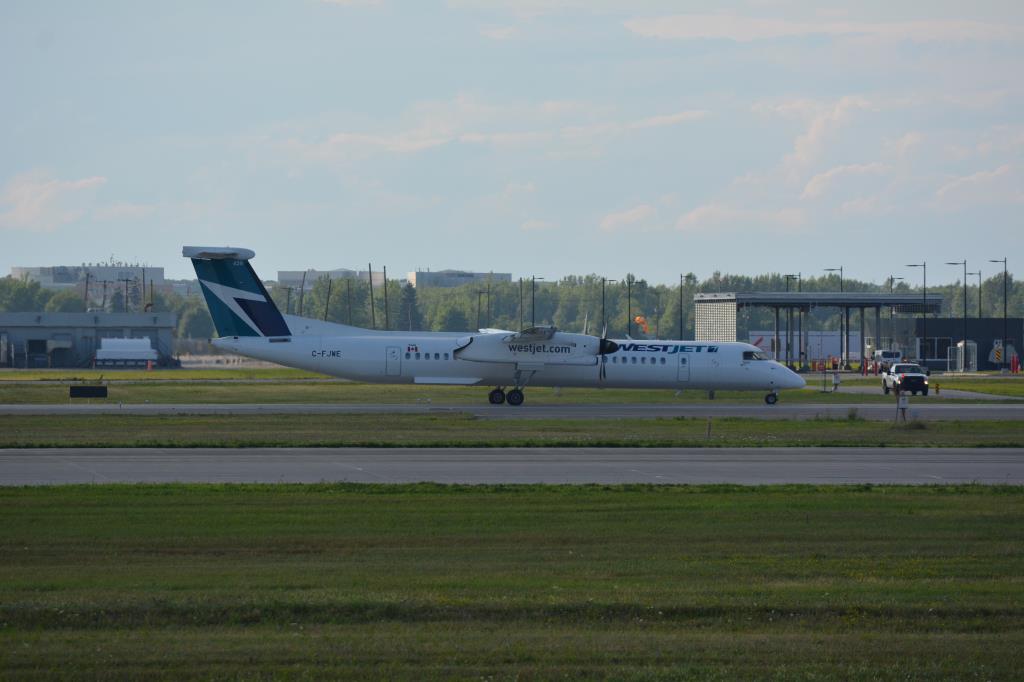 Photo of aircraft C-FJWE operated by WestJet Encore
