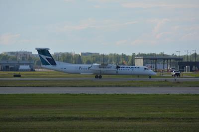 Photo of aircraft C-FJWE operated by WestJet Encore