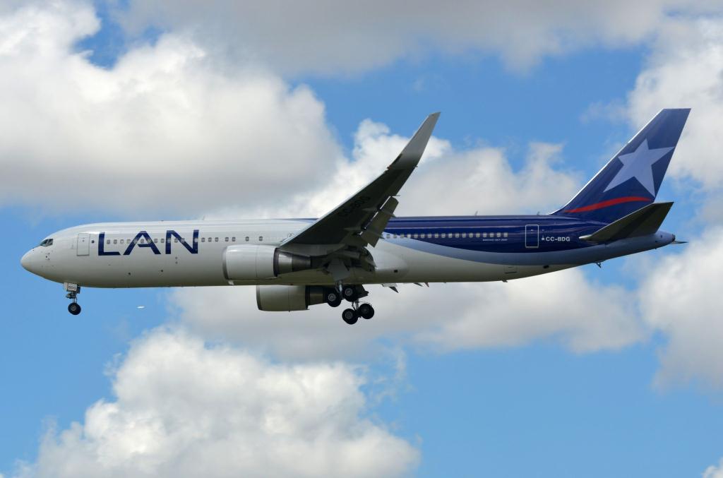 Photo of aircraft CC-BDG operated by LAN Airlines