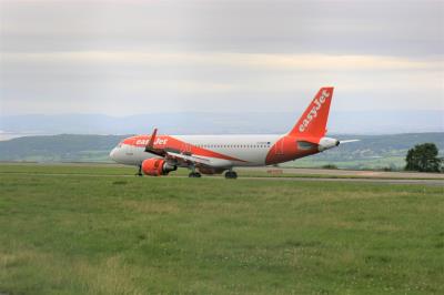 Photo of aircraft G-EZOT operated by easyJet