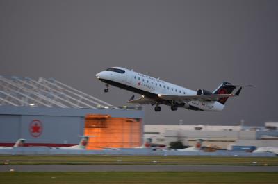 Photo of aircraft C-FDJA operated by Air Canada Express