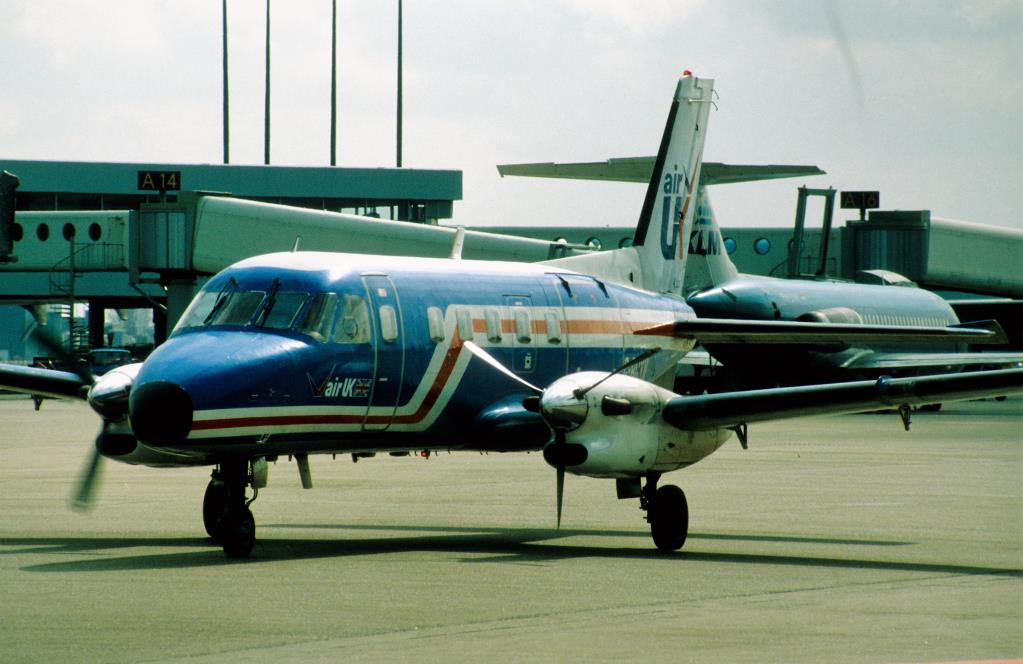 Photo of aircraft G-BGYV operated by Air UK