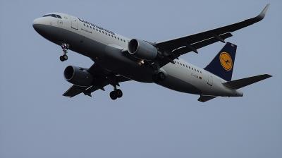 Image of aircraft registration D-AIUA - A A320-214(WL) operated by Lufthansa