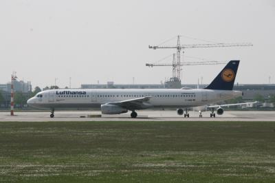 Image of aircraft registration D-AISB - A A321-231 operated by Lufthansa