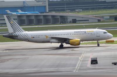Image of aircraft registration EC-HQJ - A A320-214 operated by Vueling