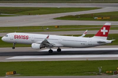 Photo of aircraft HB-IOO operated by Swiss