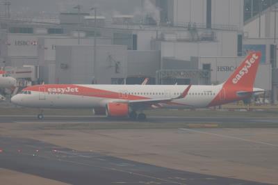 Photo of aircraft G-UZMI operated by easyJet