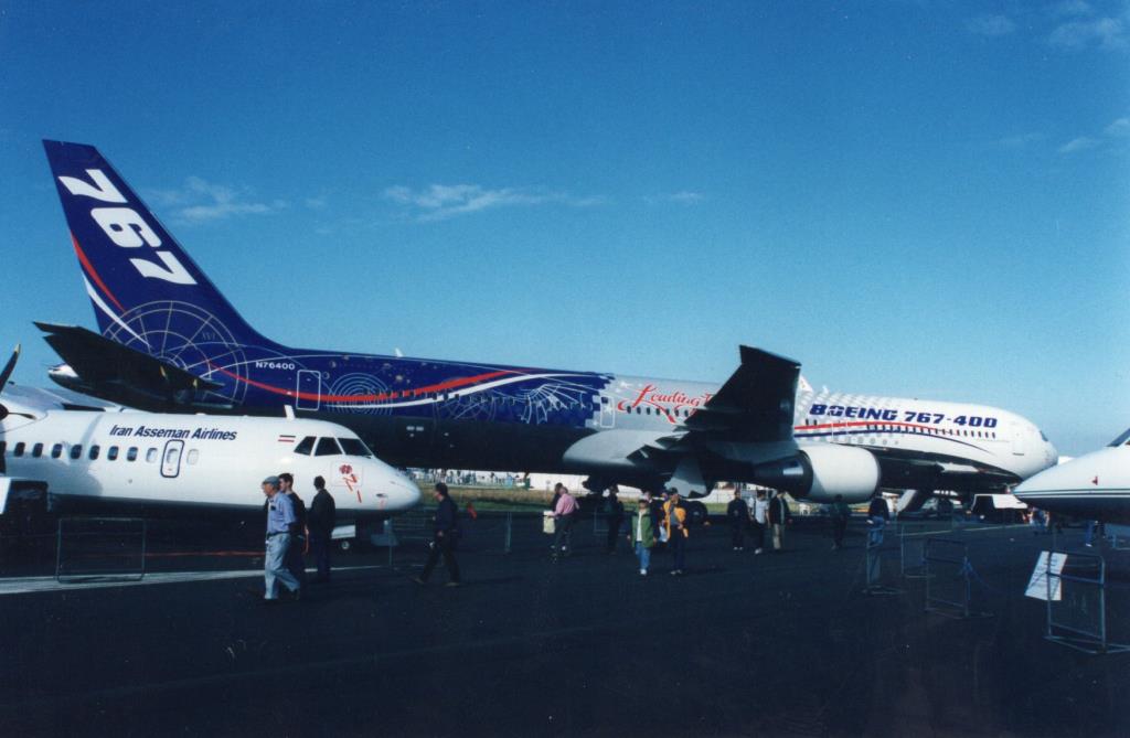 Photo of aircraft N76400 operated by Boeing