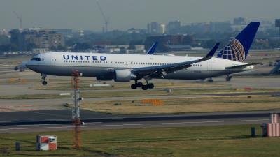 Photo of aircraft N666UA operated by United Airlines