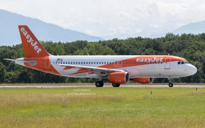 Image of aircraft registration OE-IJR - A A320-214 operated by easyJet Europe