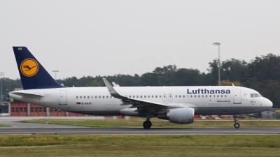 Image of aircraft registration D-AIUO - A A320-214(WL) operated by Lufthansa