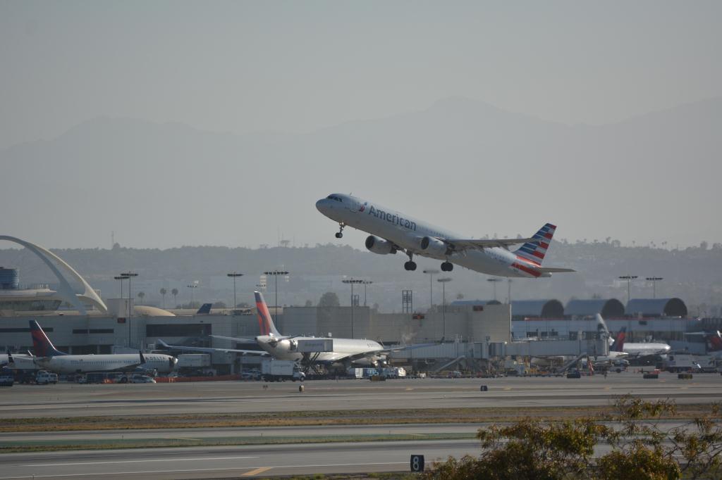 Photo of aircraft N165US operated by American Airlines