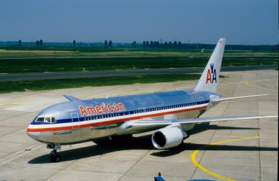 Photo of aircraft N320AA operated by American Airlines