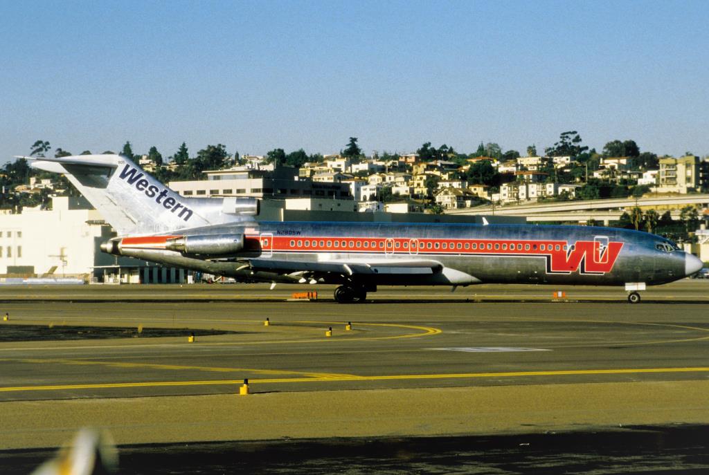 Photo of aircraft N2805W operated by Western Airlines