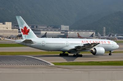 Image of aircraft registration C-FIUF - A 777-233(LR) operated by Air Canada