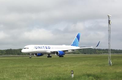 Photo of aircraft N14115 operated by United Airlines