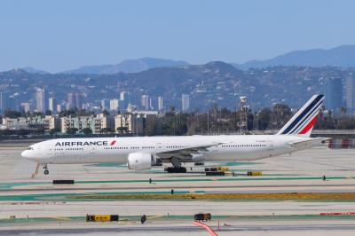Image of aircraft registration F-GSQH - A 777-328(ER) operated by Air France