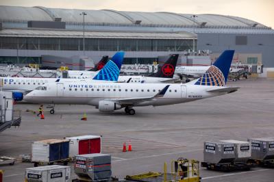 Photo of aircraft N88359 operated by United Express