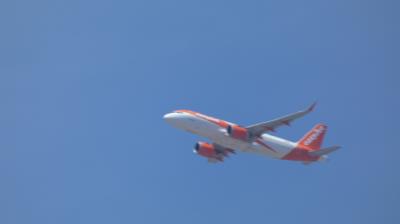 Photo of aircraft OE-LSQ operated by easyJet Europe