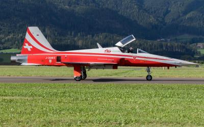 Photo of aircraft J-3083 operated by Swiss Air Force