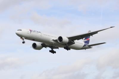 Photo of aircraft PT-MUH operated by LATAM Airlines Brasil
