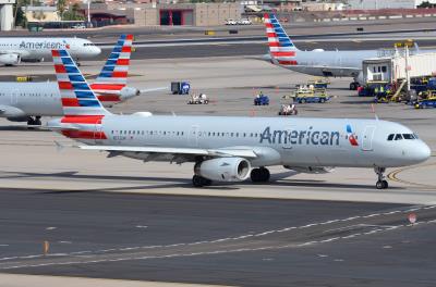 Image of aircraft registration N572UW - A A321-231 operated by American Airlines
