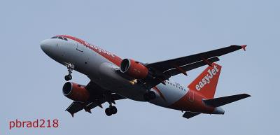 Photo of aircraft OE-LKA operated by easyJet Europe