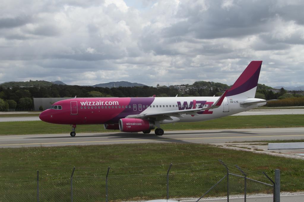 Photo of aircraft HA-LYE operated by Wizz Air