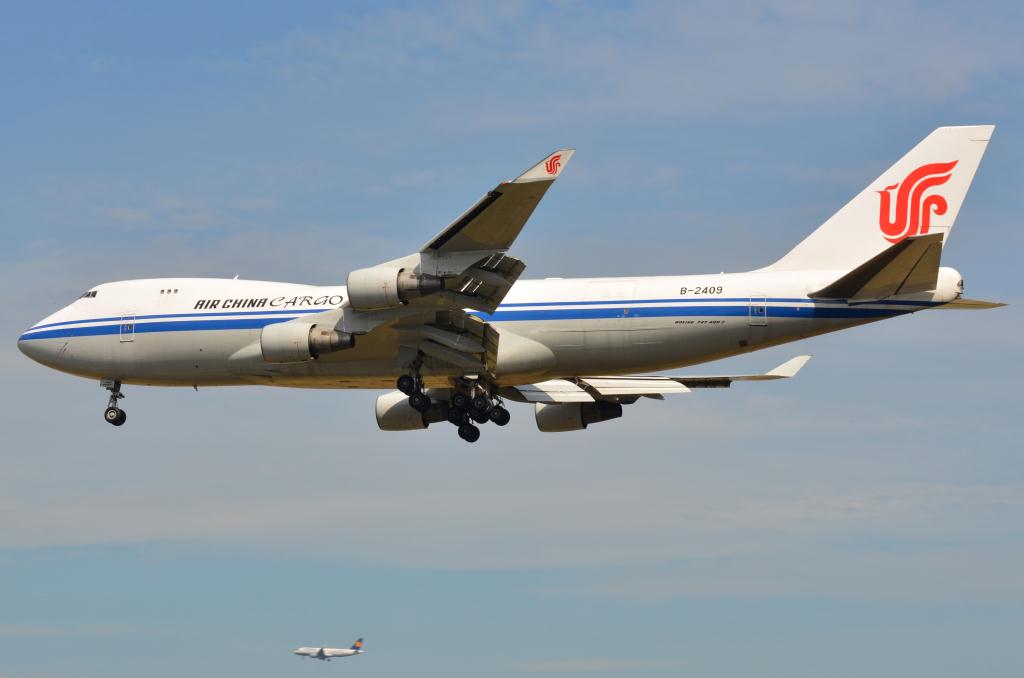 Photo of aircraft B-2409 operated by Air China Cargo