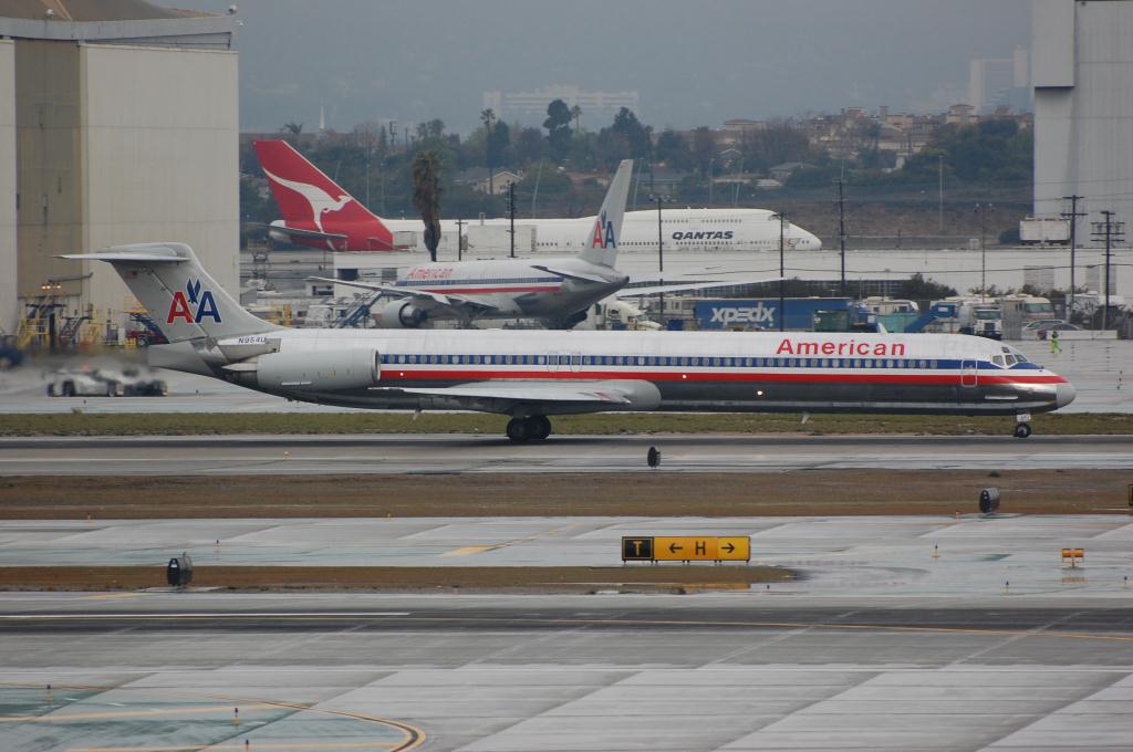 Photo of aircraft N954U operated by American Airlines