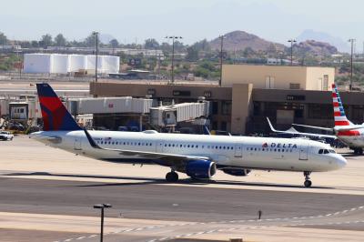 Photo of aircraft N330DX operated by Delta Air Lines
