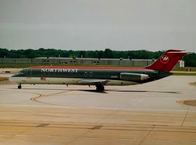 Photo of aircraft N958N operated by Northwest Airlines