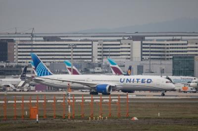 Photo of aircraft N12020 operated by United Airlines