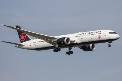 Photo of aircraft C-FRTU operated by Air Canada