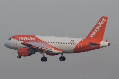 Photo of aircraft OE-LKY operated by easyJet Europe