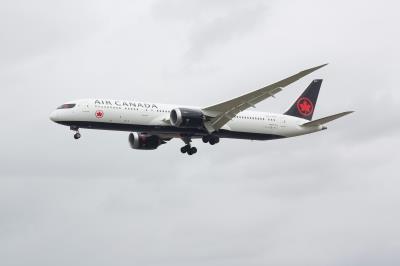 Photo of aircraft C-GWUU operated by Air Canada
