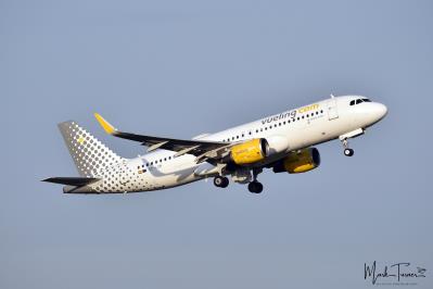 Photo of aircraft EC-LZN operated by Vueling