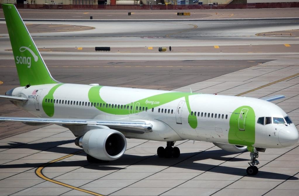 Photo of aircraft N6704Z operated by Song