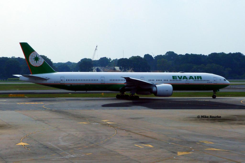 Photo of aircraft B-16718 operated by EVA Air