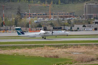 Image of aircraft registration C-GEEN - A DHC-8-402Q operated by WestJet Encore