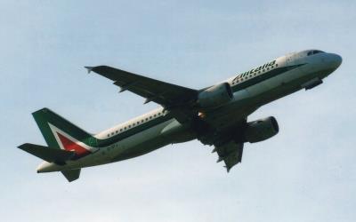 Photo of aircraft EI-DTJ operated by Alitalia
